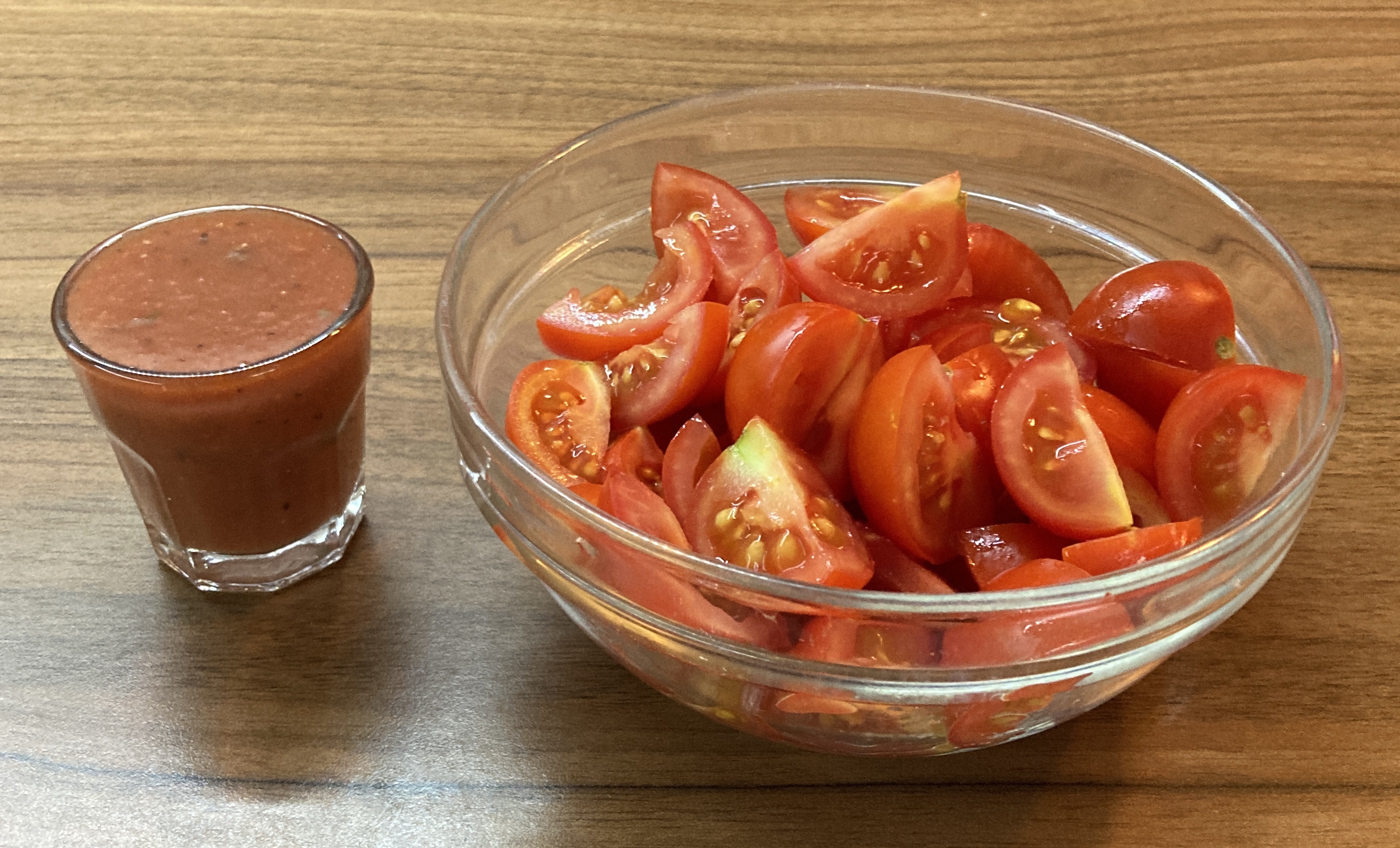 Nakrájená rajčata se zálivkou